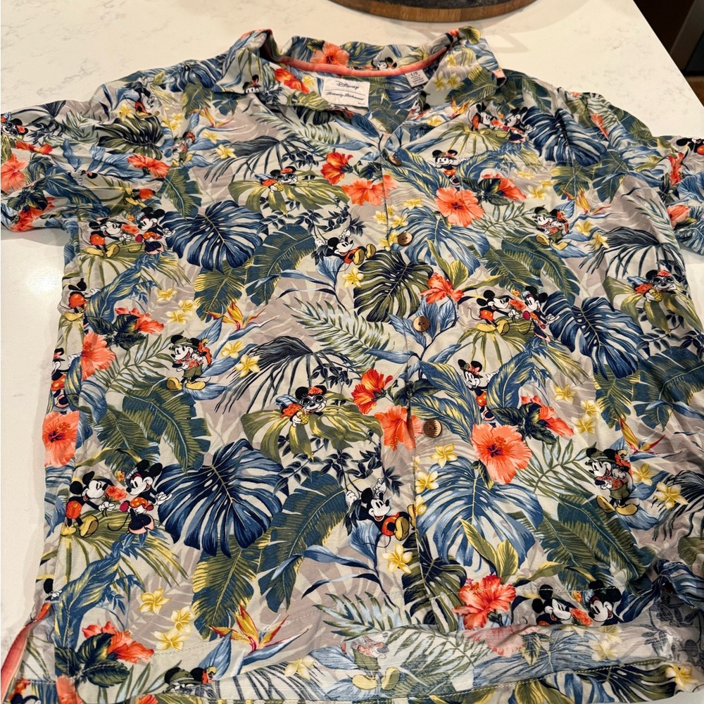 EUC Tommy Bahama x Disney men’s camp shirt size large